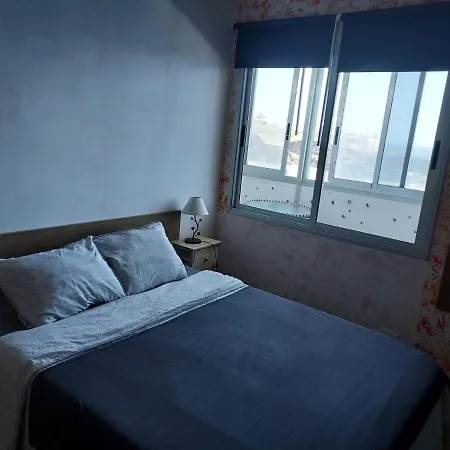 On The And Ocean Sounds شقة