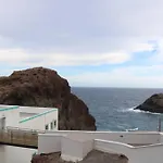 On The And Ocean Sounds Apartman *