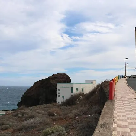 On The And Ocean Sounds Apartman